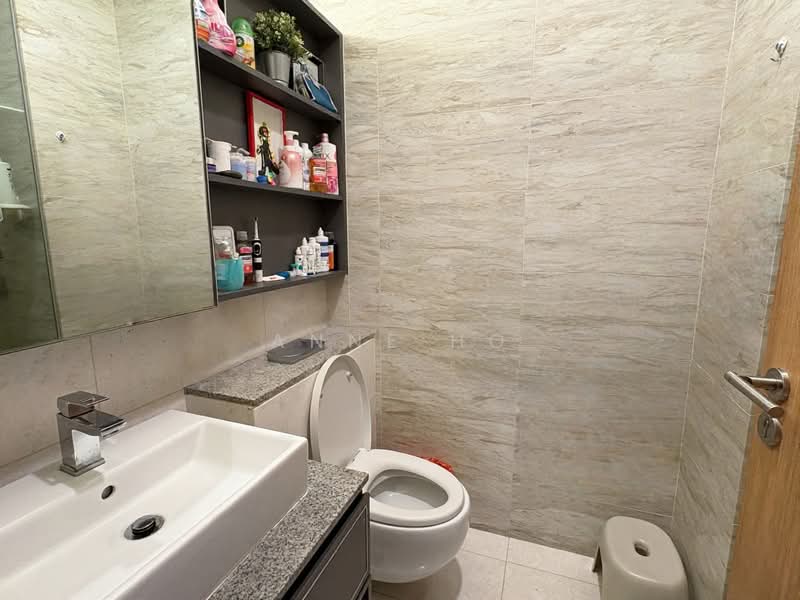Goodwood Grand, 16 Balmoral Road, 3 Bedrooms, 1,302 sqft, Apartment For Rent, by Anne Ho, 500101205 - Bathroom - PropertyGuru.com.sg