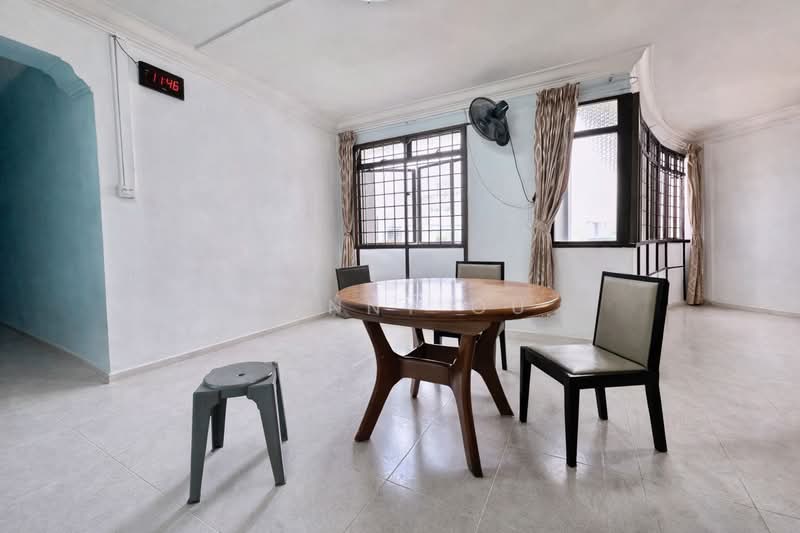 517C Jurong West Street 52 HDB Flat For Sale at S$ 700,000 | PropertyGuru Singapore - Dining Room