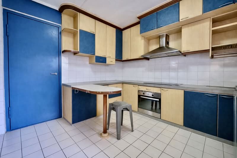 517C Jurong West Street 52 HDB Flat For Sale at S$ 700,000 | PropertyGuru Singapore - Kitchen