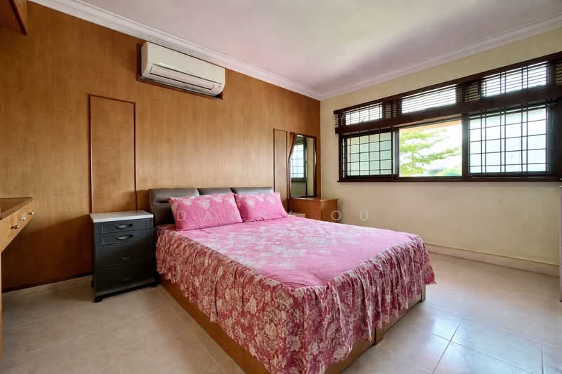 517C Jurong West Street 52 HDB Flat For Sale at S$ 700,000 | PropertyGuru Singapore - Bedroom