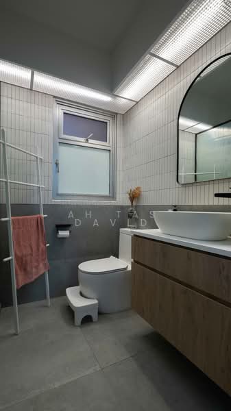 994B Buangkok Link HDB Flat For Sale at S$ 638,000 | PropertyGuru Singapore - Bathroom