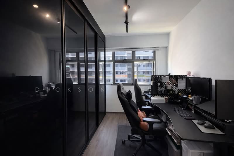 Tampines Street 61 HDB Flat For Sale at S$ 948,000 | PropertyGuru Singapore - Study