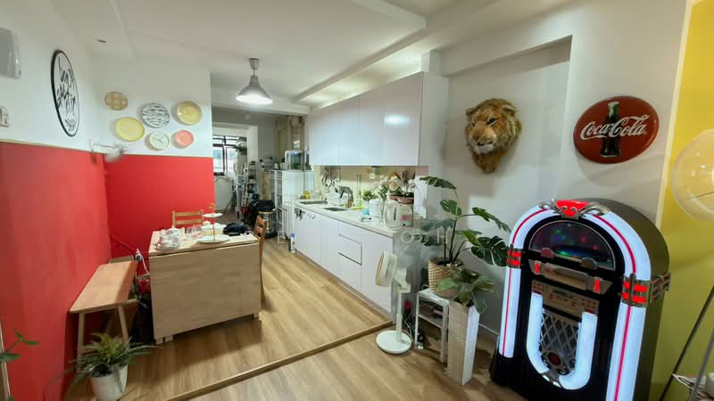 2 Beach Road HDB Flat For Sale at S$ 505,000 | PropertyGuru Singapore - Kitchen