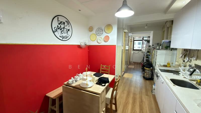 2 Beach Road HDB Flat For Sale at S$ 505,000 | PropertyGuru Singapore - Kitchen