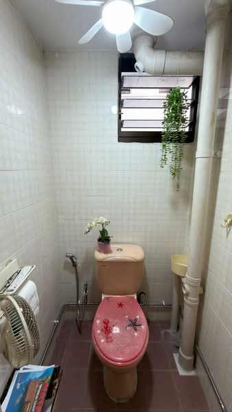2 Beach Road HDB Flat For Sale at S$ 505,000 | PropertyGuru Singapore - Bathroom
