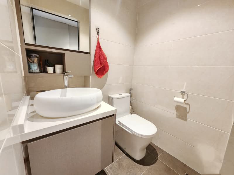 Grande Vista Condominium For Sale at S$ 2,380,000 | PropertyGuru Singapore - Bathroom