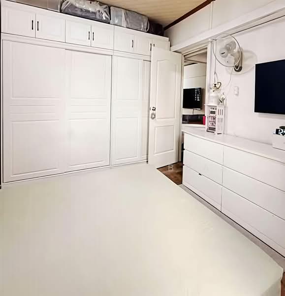 508 Jurong West Street 52 HDB Flat For Sale at S$ 460,000 | PropertyGuru Singapore - Bedroom