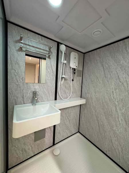 The Plaza, 7500A Beach Road, Room Rental, 148 sqft, Apartment For Rent, by William Ng, 500101247 - Room 7 - Bathroom - PropertyGuru.com.sg