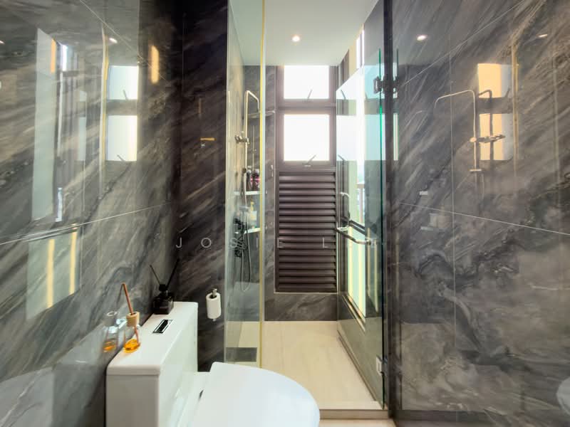 The Urbanite Condominium For Sale at S$ 1,999,999 | PropertyGuru Singapore - Bathroom
