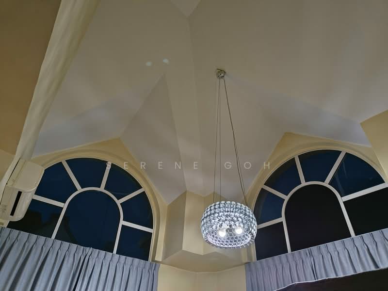 High ceiling at the attic room level 