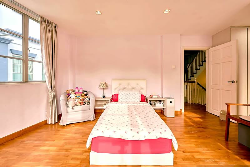Burgundy Hill, Burgundy Crescent, 5 Bedrooms, 3,638 sqft, Semi-Detached House For Sale, by Serene Goh, 500101263 - Bedroom - PropertyGuru.com.sg