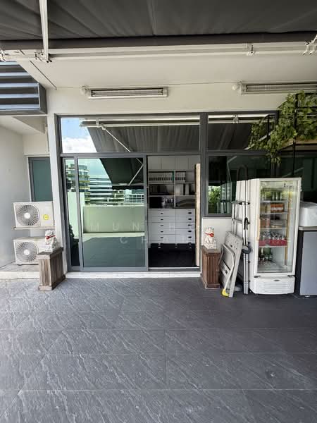 UB. One, 81 Ubi Avenue 4, 1,313 sqft, Light Industrial (B1) For Sale, by Mun Hon Chan, 500101267 - Exterior - CommercialGuru.com.sg