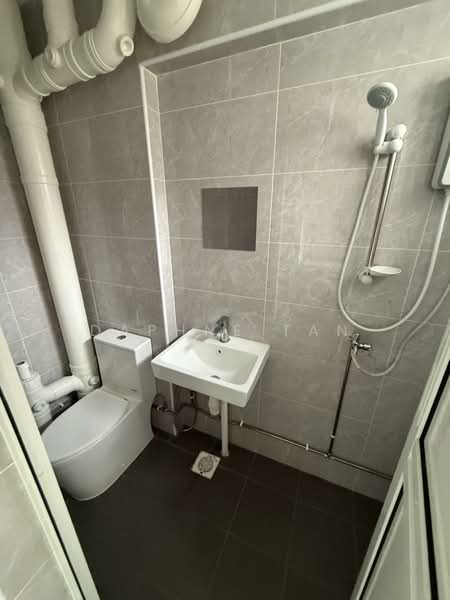 715 Jurong West Street 71, 715 Jurong West Street 71, Room Rental, 172 sqft, HDB Flat For Rent, by Daphne Tan, 500101279 - Bathroom - PropertyGuru.com.sg