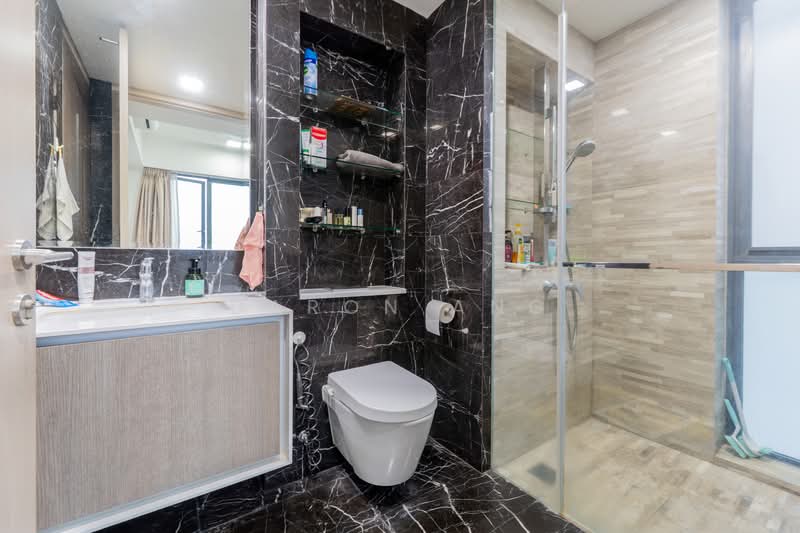Cheap and Undervalued, High Rental Yield, High Floor, Right Beside Jurong East MRT, , 1 Bedroom, 474 sqft, Condominium For Sale, by Daron Ang, 500101281 - Bathroom - PropertyGuru.com.sg