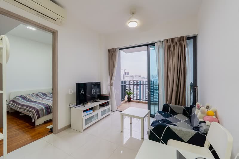 Cheap and Undervalued, High Rental Yield, High Floor, Right Beside Jurong East MRT, , 1 Bedroom, 474 sqft, Condominium For Sale, by Daron Ang, 500101281 - Living Room - PropertyGuru.com.sg