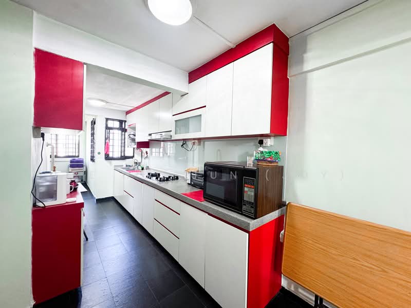 14 Kampong Arang Road HDB Flat For Sale at S$ 818,888 | PropertyGuru Singapore - Kitchen