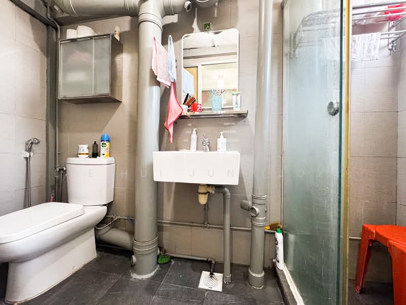 14 Kampong Arang Road HDB Flat For Sale at S$ 818,888 | PropertyGuru Singapore - Master bathroom 