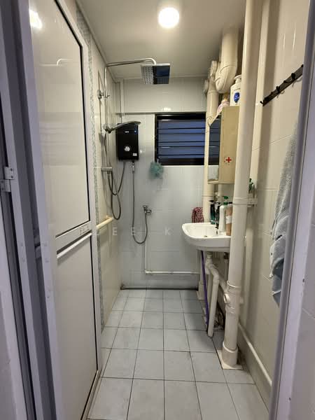 175 Boon Lay Drive, 175 Boon Lay Drive, 2 Bedrooms, 635 sqft, HDB Flat For Rent, by Zee Koh, 500101285 - Bathroom - PropertyGuru.com.sg