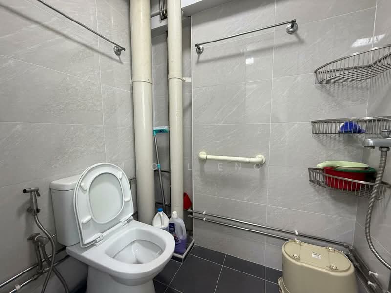 524 Bukit Batok Street 52, 524 Bukit Batok Street 52, 4 Bedrooms, 1,572 sqft, HDB Flat For Sale, by Nigel Eng, 500101286 - Bathroom - PropertyGuru.com.sg