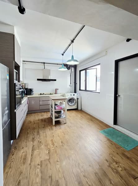 553 Pasir Ris Street 51, 553 Pasir Ris Street 51, 3 Bedrooms, 1,324 sqft, HDB Flat For Sale, by Irene Chiam, 500101288 - Kitchen - PropertyGuru.com.sg