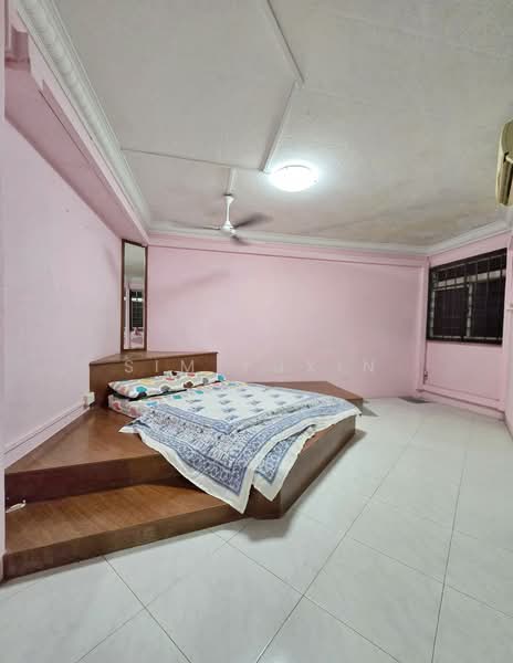 452 Hougang Avenue 10 HDB Flat For Sale at S$ 638,000 | PropertyGuru Singapore - Bedroom