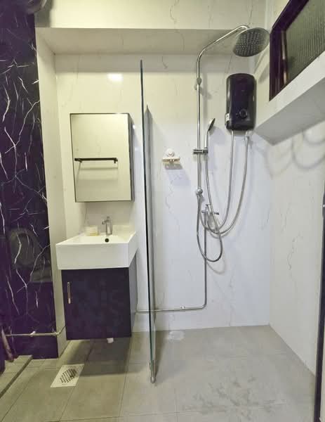 452 Hougang Avenue 10 HDB Flat For Sale at S$ 638,000 | PropertyGuru Singapore - Bathroom