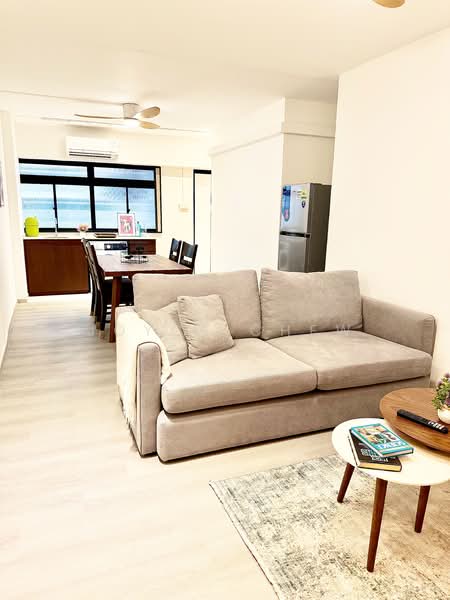 875 Woodlands Street 82, 875 Woodlands Street 82, 2 Bedrooms, 700 sqft, HDB Flat For Rent, by Joyce Chew, 500101295 - Living Room - PropertyGuru.com.sg