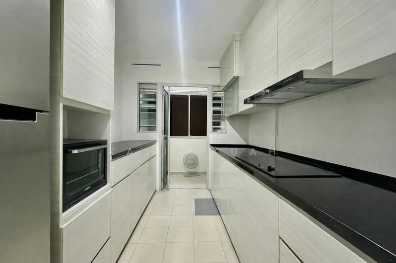 673B Edgefield Plains, 673B Edgefield Plains, 3 Bedrooms, 969 sqft, HDB Flat For Sale, by Kavin Kuah, 500101297 - Kitchen - PropertyGuru.com.sg