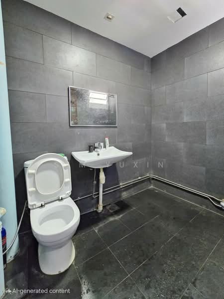 810 Tampines Avenue 4 HDB Flat For Sale at S$ 489,000 | PropertyGuru Singapore - Bathroom