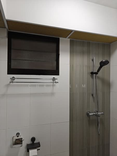 293D Compassvale Crescent HDB Flat For Sale at S$ 750,000 | PropertyGuru Singapore - Bathroom