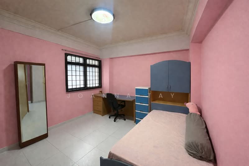 611 Woodlands Ring Road HDB Flat For Sale at S$ 550,000 | PropertyGuru Singapore - Bedroom