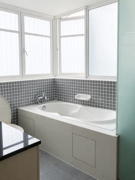 The Jade Condominium For Sale at S$ 2,250,000 | PropertyGuru Singapore - Bathroom