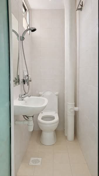 The Jade Condominium For Sale at S$ 2,250,000 | PropertyGuru Singapore - Bathroom