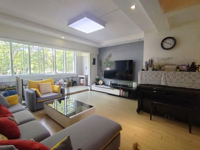 469 Jurong West Street 41 HDB Flat For Sale at S$ 920,000 | PropertyGuru Singapore - Living Room