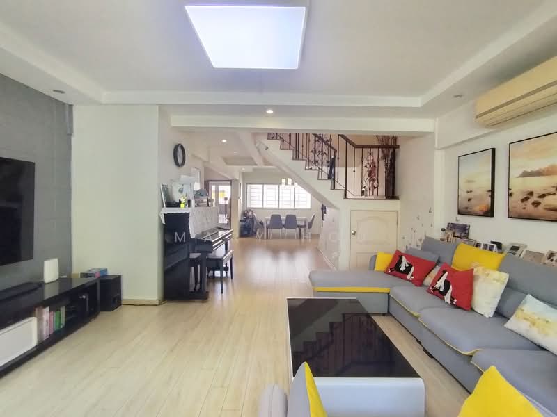 469 Jurong West Street 41 HDB Flat For Sale at S$ 920,000 | PropertyGuru Singapore - Living Room