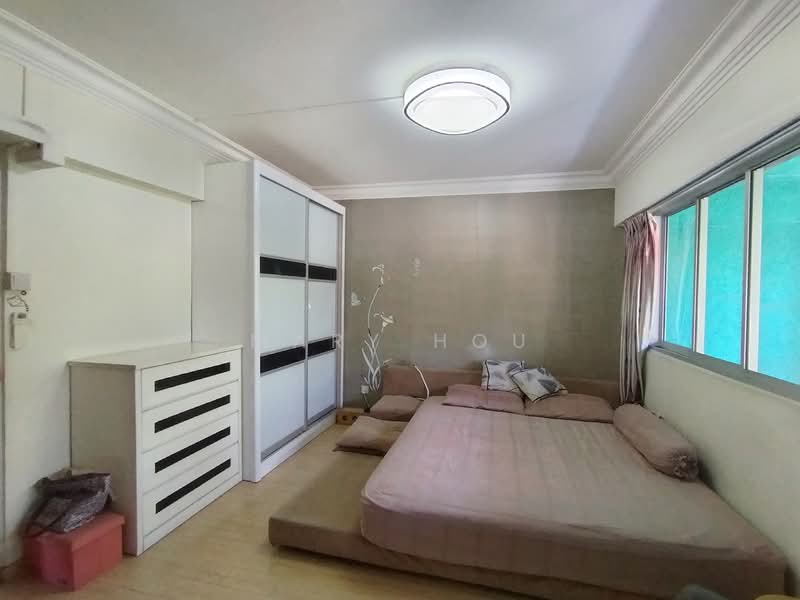 469 Jurong West Street 41 HDB Flat For Sale at S$ 920,000 | PropertyGuru Singapore - Bedroom