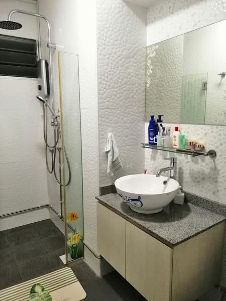 469 Jurong West Street 41 HDB Flat For Sale at S$ 920,000 | PropertyGuru Singapore - Bathroom