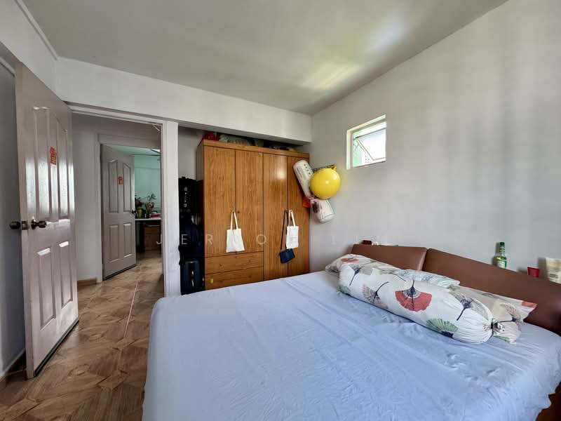 104 Woodlands Street 13 HDB Flat For Sale at S$ 540,000 | PropertyGuru Singapore - Bedroom