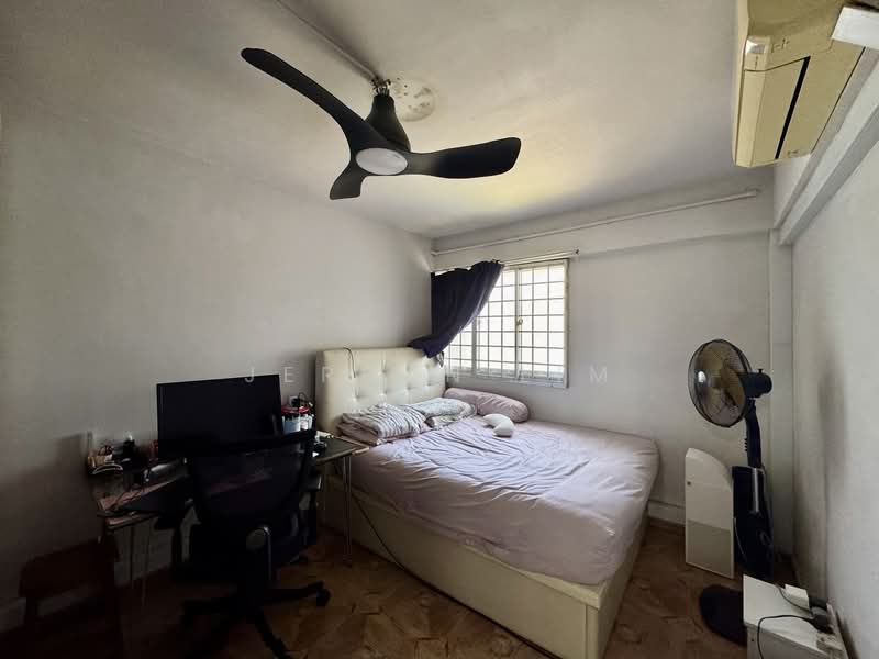104 Woodlands Street 13 HDB Flat For Sale at S$ 540,000 | PropertyGuru Singapore - Bedroom