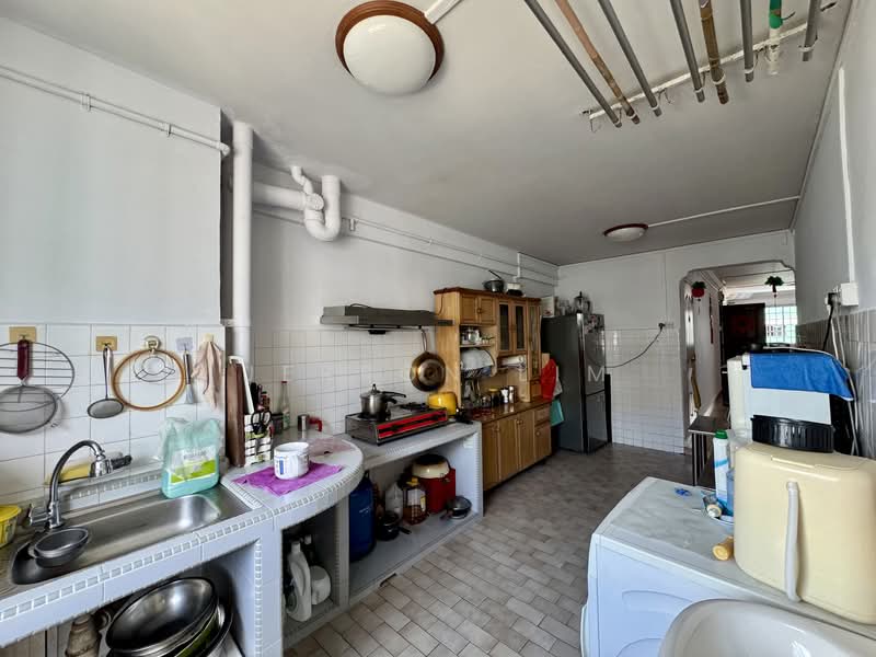 104 Woodlands Street 13 HDB Flat For Sale at S$ 540,000 | PropertyGuru Singapore - Kitchen