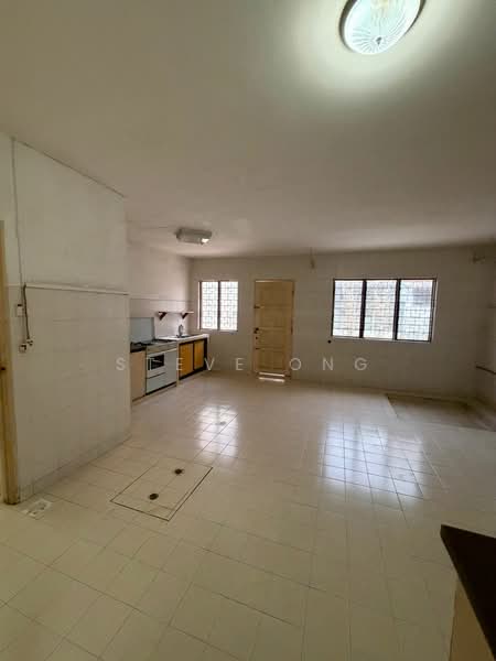 East Coast, East Coast, 4 Bedrooms, 2,000 sqft, Terraced House For Rent, by Steve Ong, 500101351 - Kitchen - PropertyGuru.com.sg