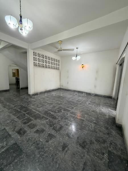 East Coast, East Coast, 4 Bedrooms, 2,000 sqft, Terraced House For Rent, by Steve Ong, 500101351 - Living Room - PropertyGuru.com.sg