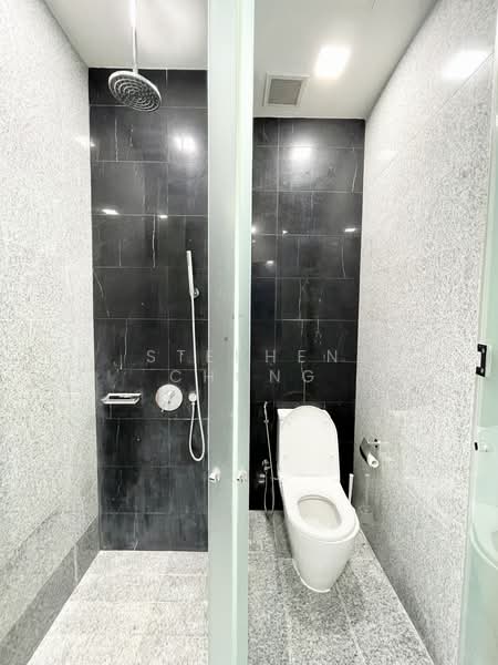 Watertown Condominium For Sale at S$ 990,000 | PropertyGuru Singapore - Bathroom