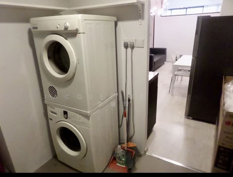 International Plaza, 10 Anson Road, 3 Bedrooms, 1,033 sqft, Apartment For Sale, by Jacqueline Lee 李瑞玲, 500101365 - Living Room - PropertyGuru.com.sg