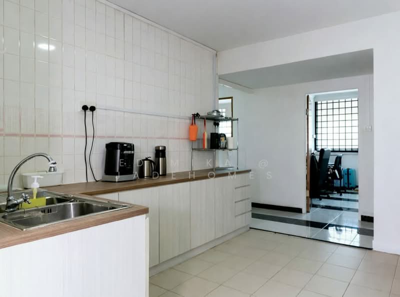 444 Hougang Avenue 8, 444 Hougang Avenue 8, 3 Bedrooms, 1,108 sqft, HDB Flat For Sale, by Ed Mika @ Jadehomes, 500101371 - Kitchen - PropertyGuru.com.sg