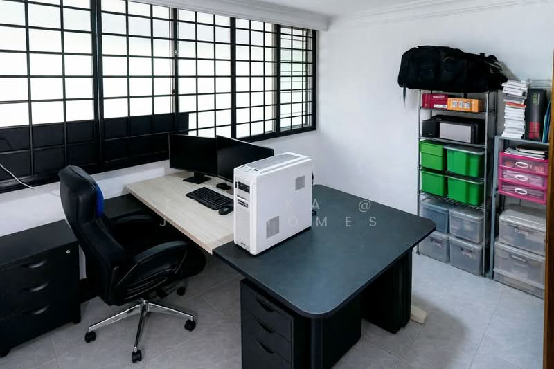 444 Hougang Avenue 8, 444 Hougang Avenue 8, 3 Bedrooms, 1,108 sqft, HDB Flat For Sale, by Ed Mika @ Jadehomes, 500101371 - Study - PropertyGuru.com.sg