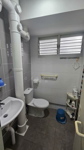 134 Bedok North Street 2, 134 Bedok North Street 2, 2 Bedrooms, 721 sqft, HDB Flat For Rent, by Celvin Tan, 500101379 - Bathroom - PropertyGuru.com.sg