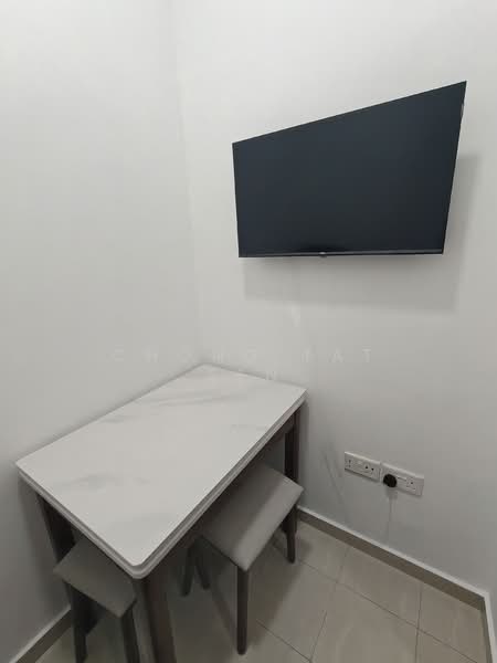 Oxley Edge, 308 River Valley Road, 5 Bedrooms, 703 sqft, Apartment For Rent, by Chong Tat Sen, 500101400 - Dinning table  - PropertyGuru.com.sg