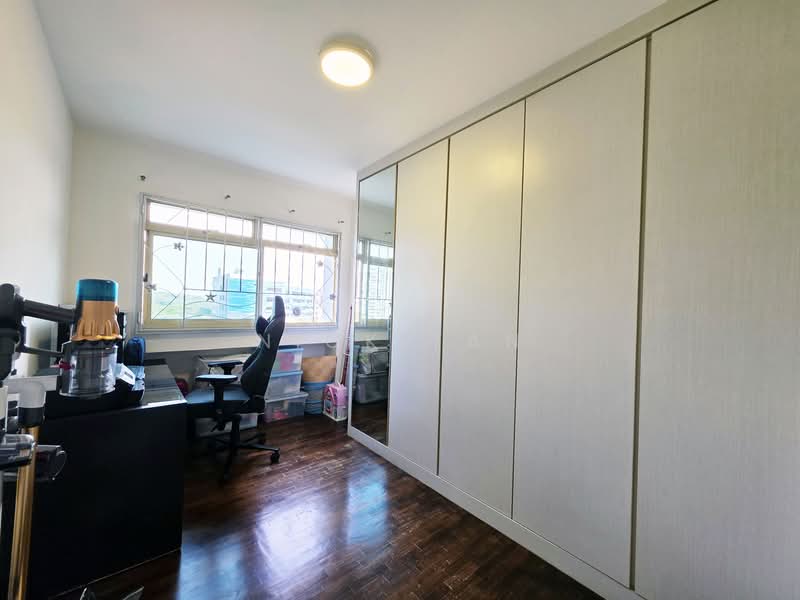 134 Edgedale Plains HDB Flat For Sale at S$ 680,000 | PropertyGuru Singapore - Study