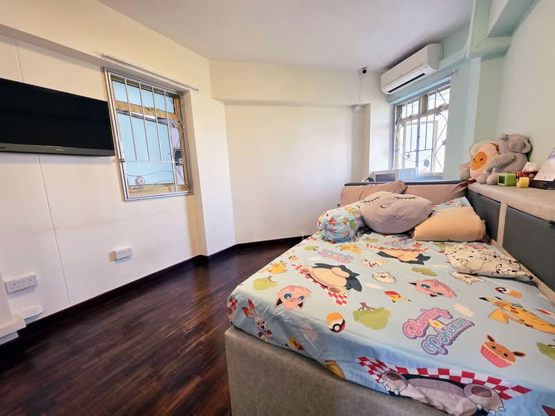 134 Edgedale Plains HDB Flat For Sale at S$ 680,000 | PropertyGuru Singapore - Bedroom